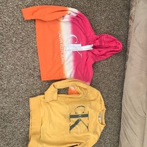 1 women’s Small Calvin Klein sweatshirt 1 women’s small Calvin Klein Crewneck